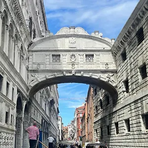 Ca' Ai Sospiri Venise